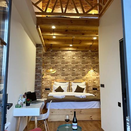 Berkri Gastro Yard & Guest House Yenokavan Bagian luar foto