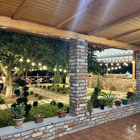 Berkri Gastro Yard & Guest House Yenokavan Bagian luar foto