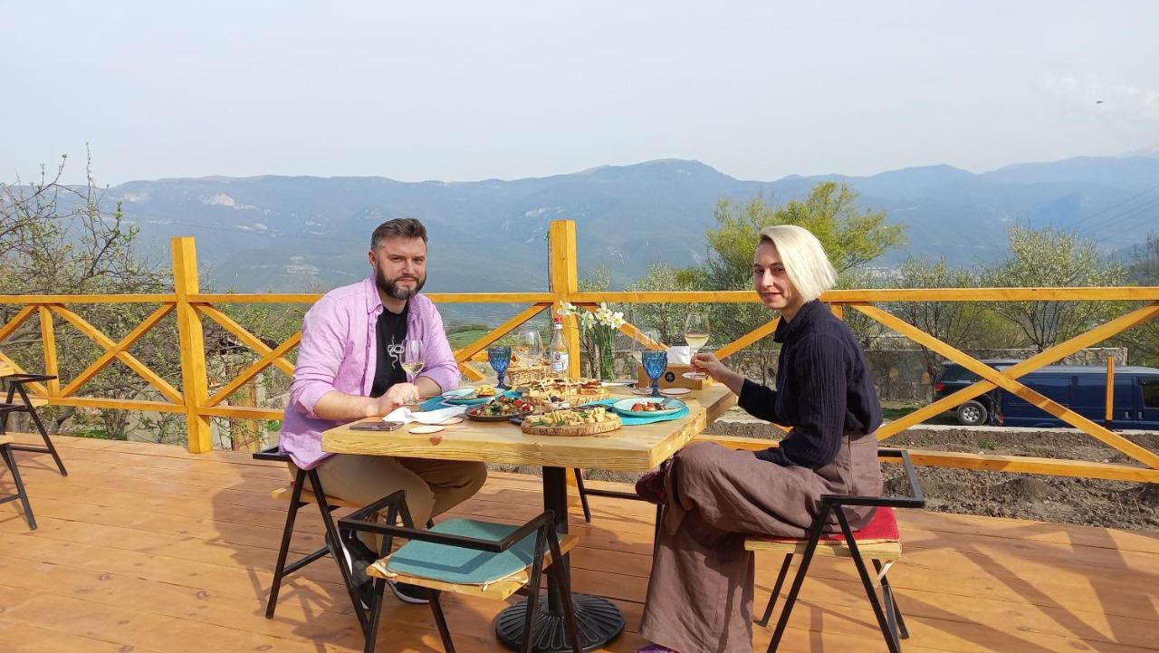 Berkri Gastro Yard & Guest House Yenokavan Bagian luar foto
