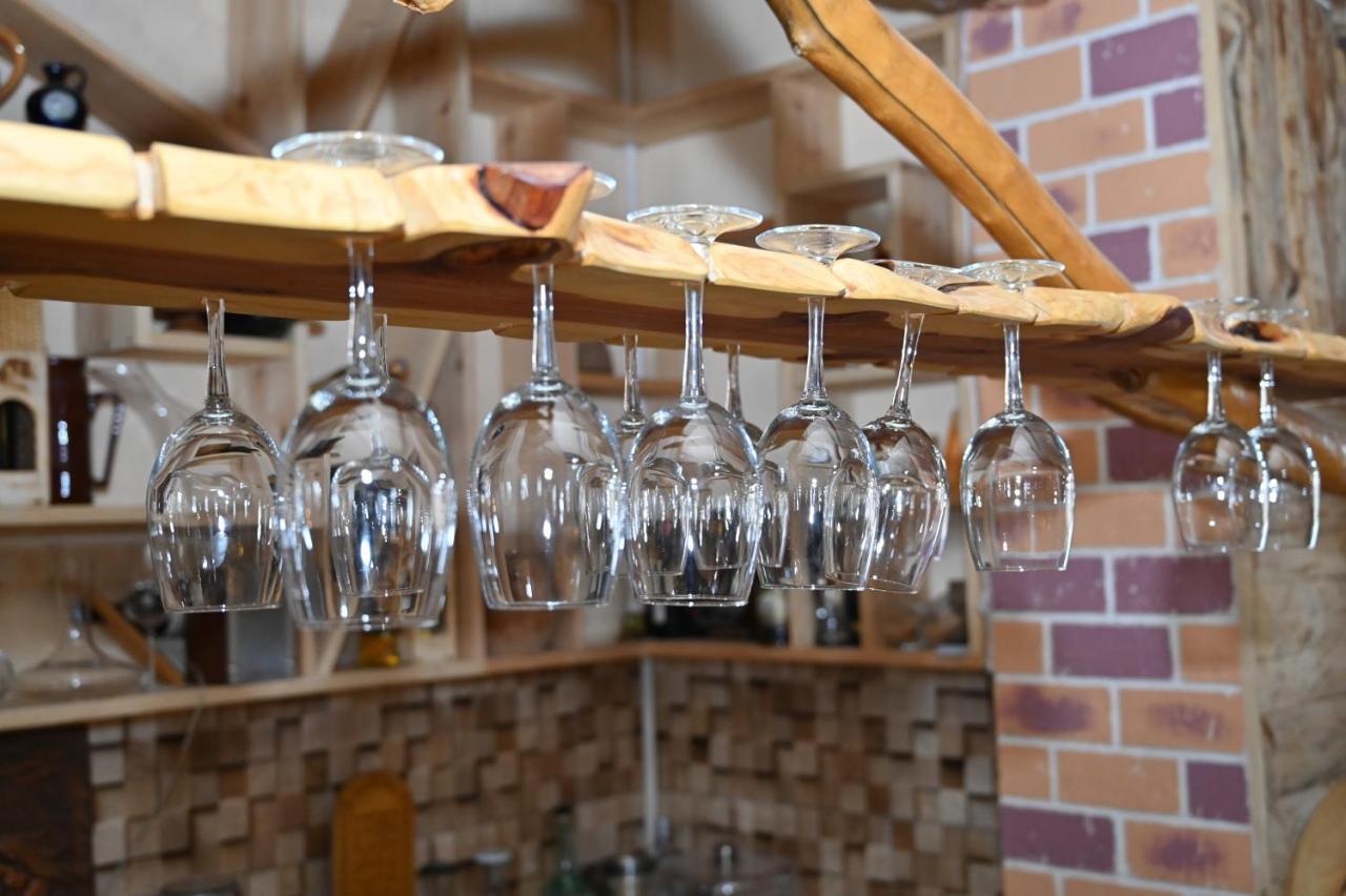 Berkri Gastro Yard & Guest House Yenokavan Bagian luar foto
