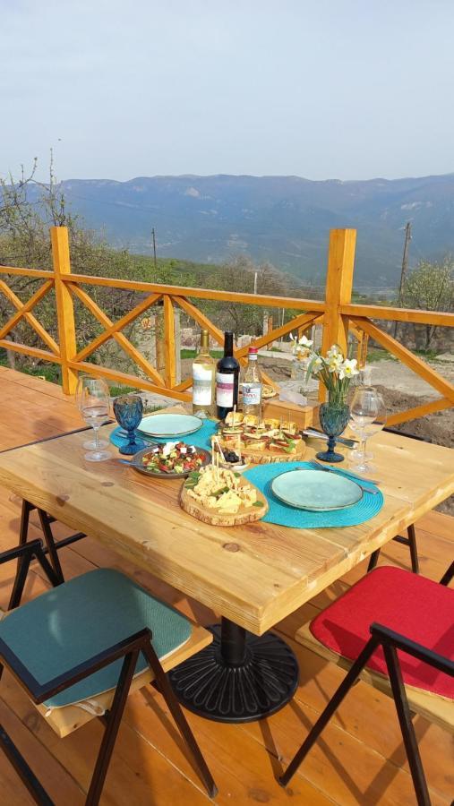 Berkri Gastro Yard & Guest House Yenokavan Bagian luar foto