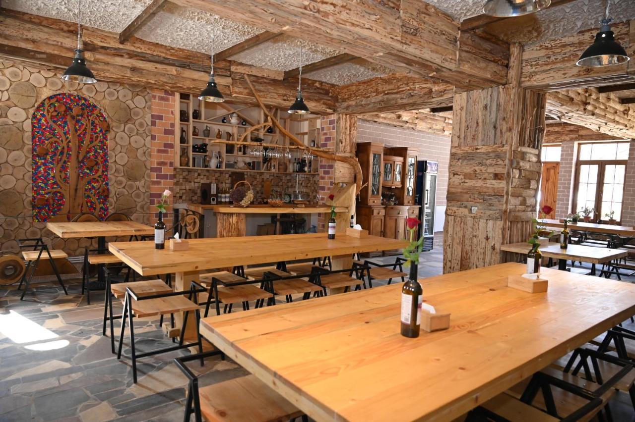 Berkri Gastro Yard & Guest House Yenokavan Bagian luar foto