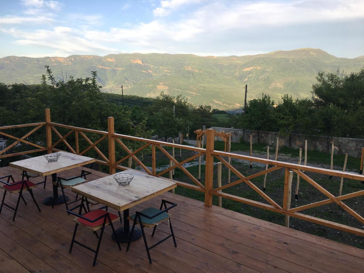 Berkri Gastro Yard & Guest House Yenokavan Bagian luar foto