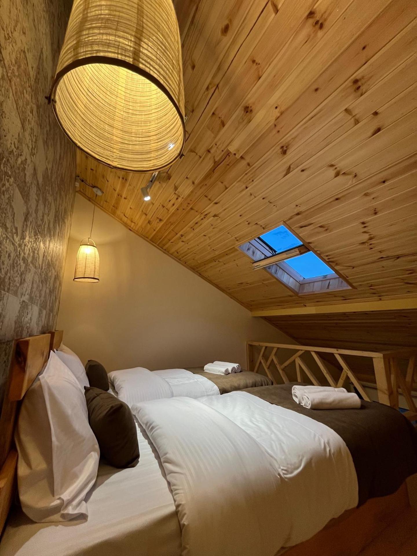 Berkri Gastro Yard & Guest House Yenokavan Bagian luar foto