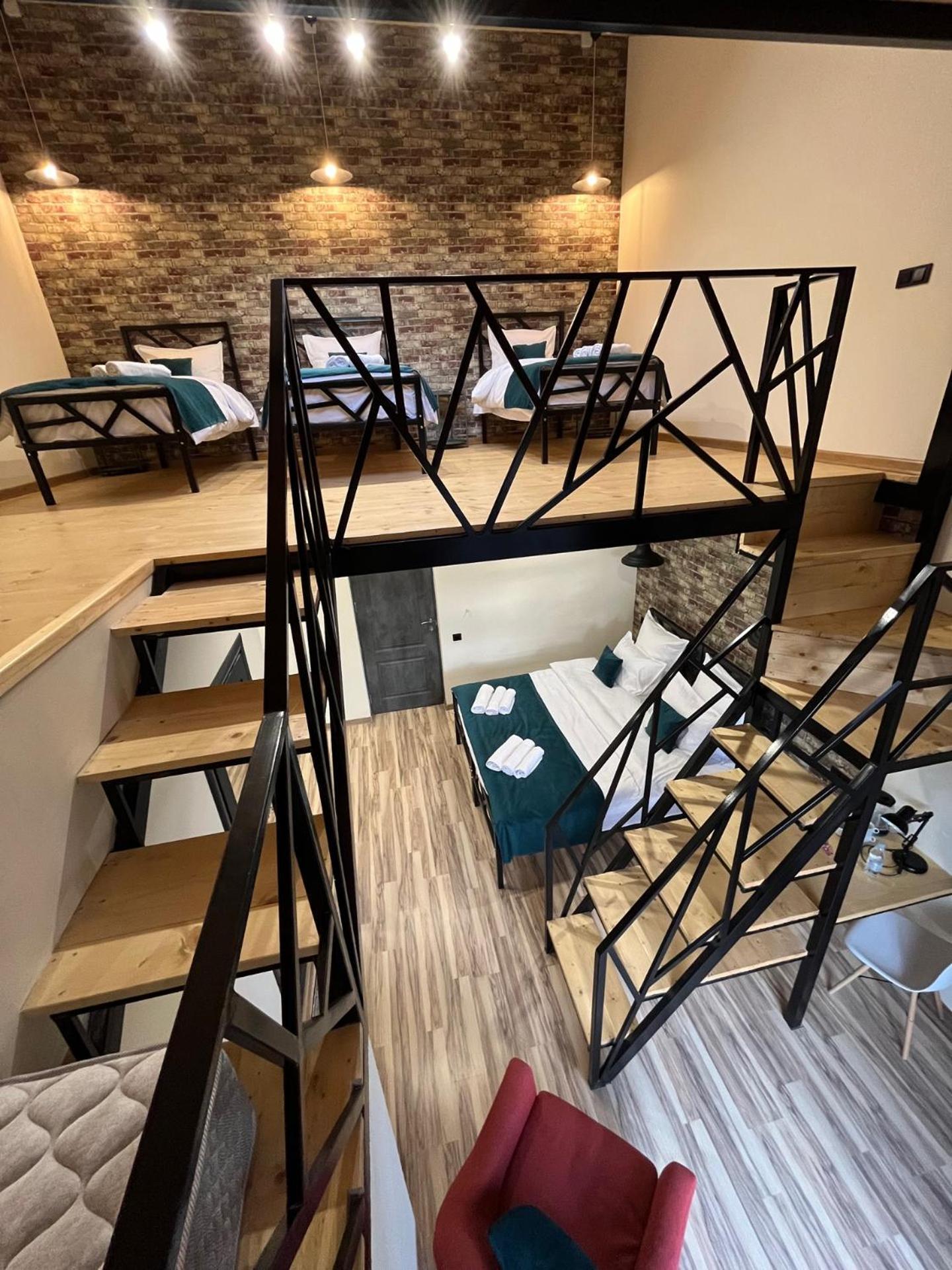 Berkri Gastro Yard & Guest House Yenokavan Bagian luar foto