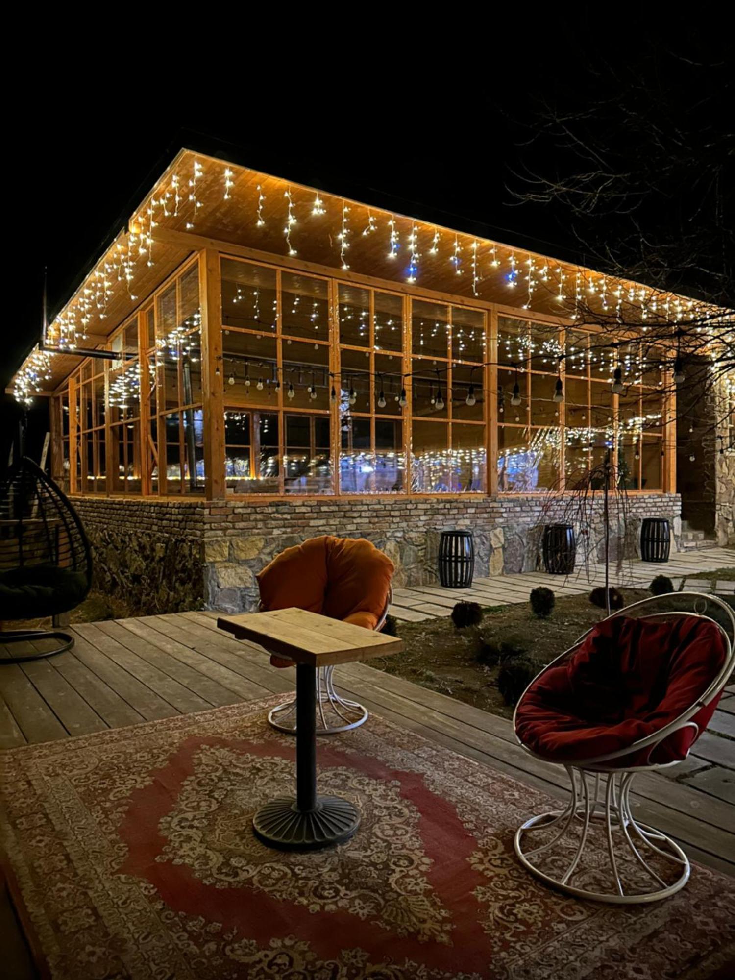 Berkri Gastro Yard & Guest House Yenokavan Bagian luar foto